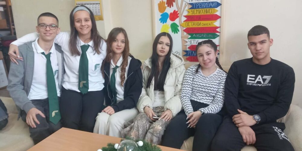 УЧЕНИЦИ ОТ ПГВАД „ХРИСТО БОТЕВ“- ПЛОВДИВ ОРГАНИЗИРАХА БЛАГОТВОРИТЕЛЕН БАЗАР